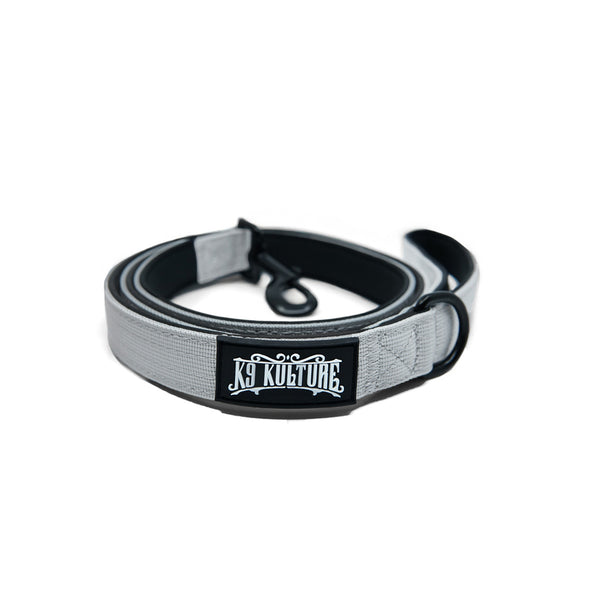 Simple Lead – Storm Grey, double-stitched nylon dog leash with 360º swivel clasp and D-ring attachment loop.